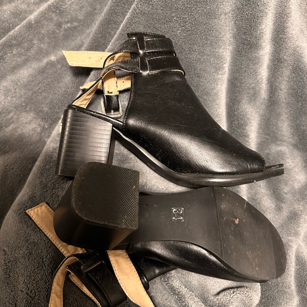 Elegant Black Women's Heeled Sandals